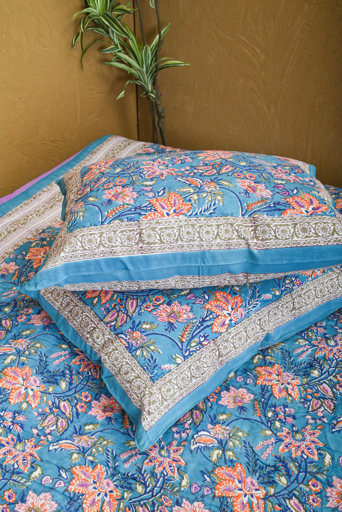 Blue & White Floral Reversible Cotton Quilt - Stylish Comfort for Your Bedroom
