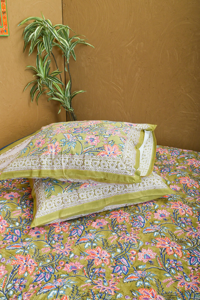 Pistachio & White Floral Reversible Cotton Quilt - Serene Elegance for Your Bedroom