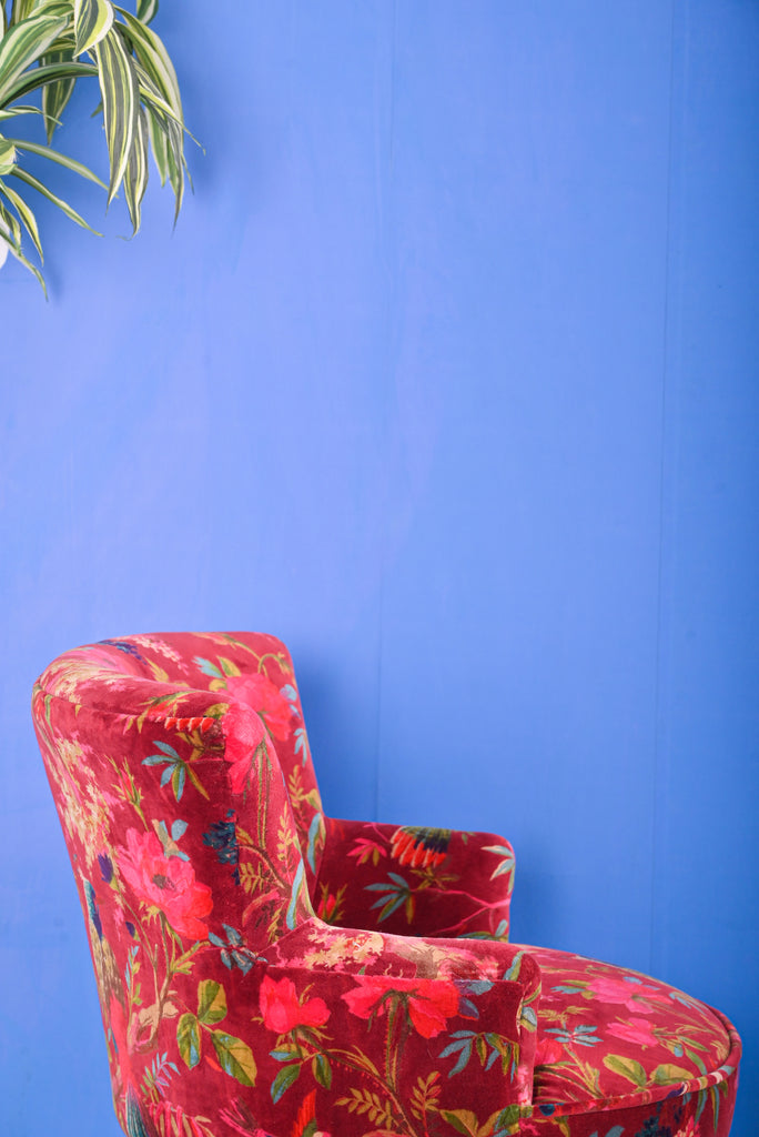"Vibrant Red Bird of Paradise Printed Cotton Velvet Compact Armchair: Add a Pop of Color and Style to Your Living Space
